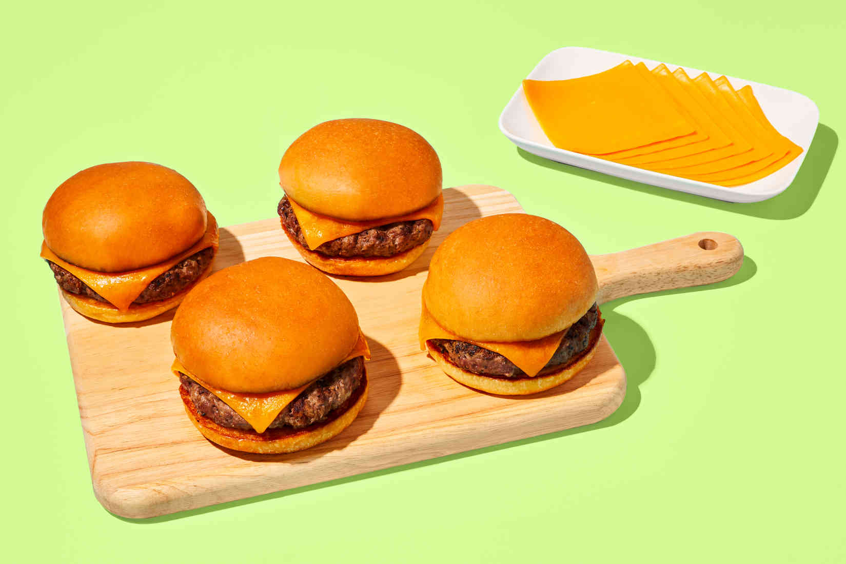 Juicy-Cheddar-Cheeseburgers-Ground-Beef-Cheddar-Cheese-Brioche-Buns-4 ...